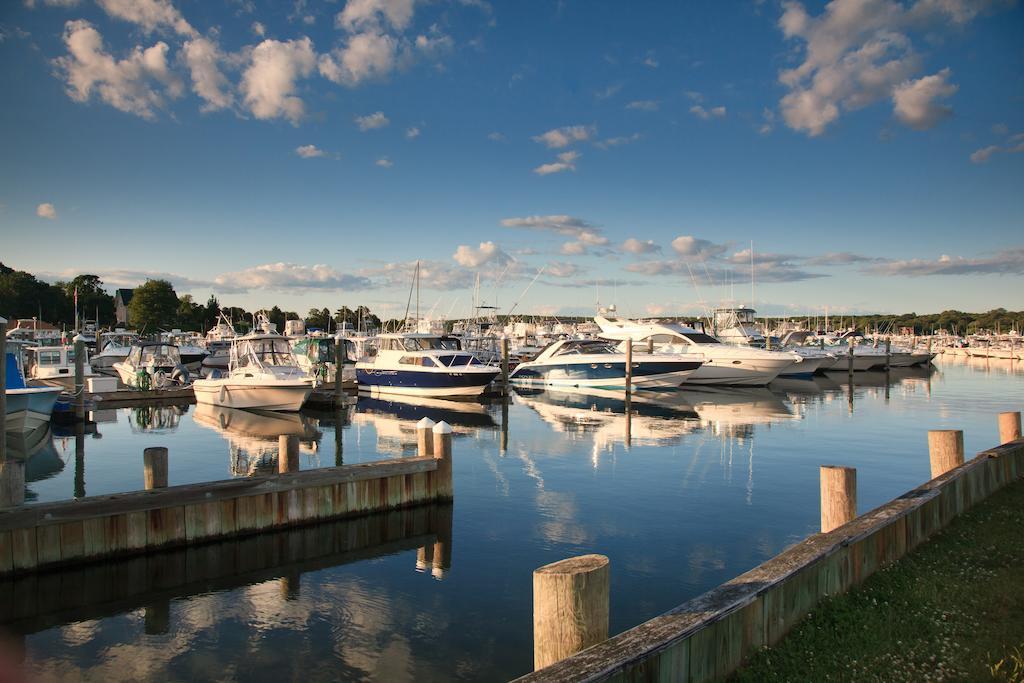 Inn At Harbor Hill Marina Niantic Exterior foto